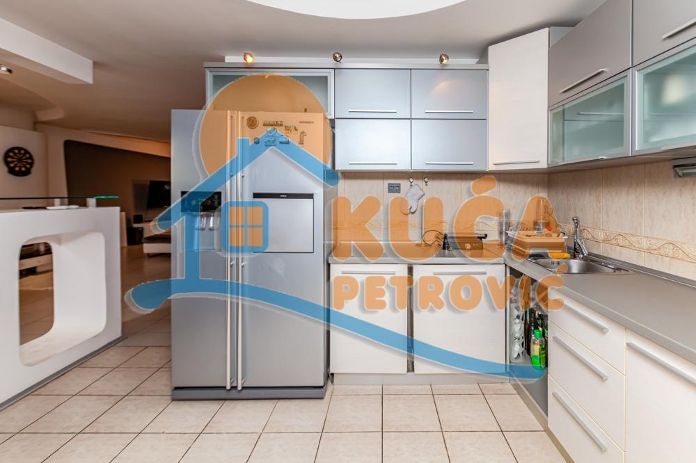 Slika 6 - Stan u zgradi, novogradnja, uknjižen, etažno grejanje, oglas ID p-012882