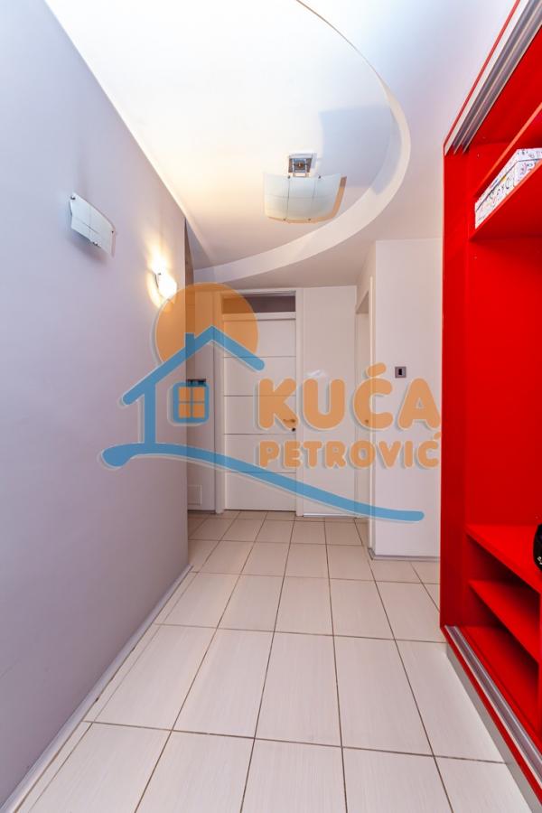 Slika 8 - Stan u zgradi, novogradnja, uknjižen, etažno grejanje, oglas ID p-012882