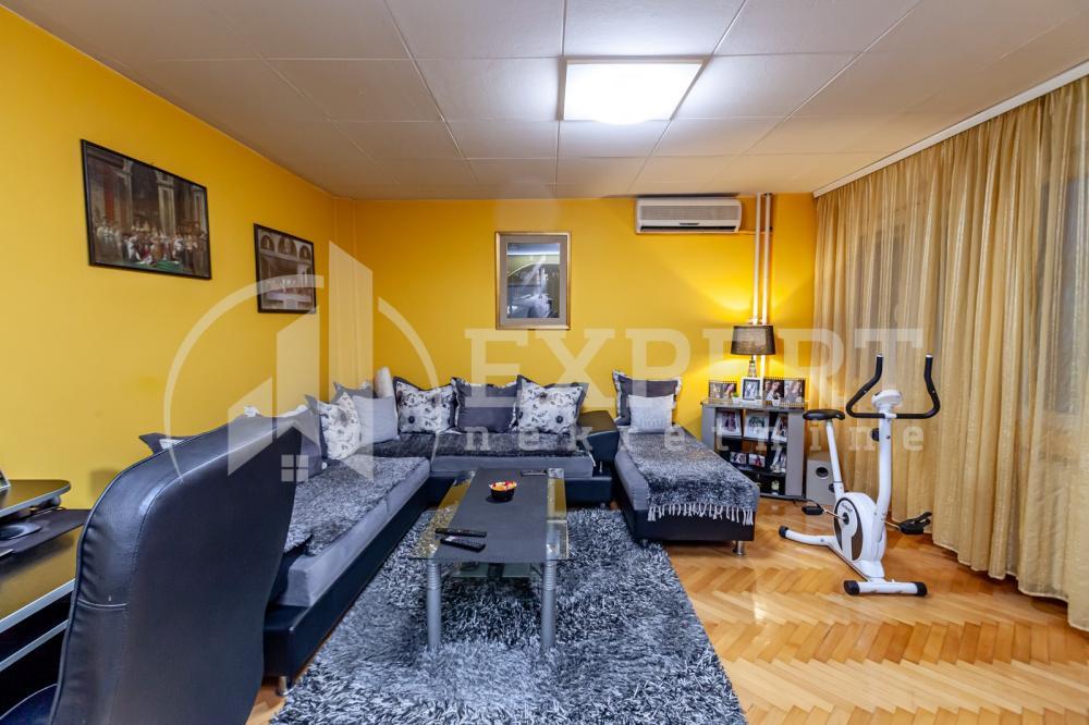 Glavna slika -Stan u zgradi, uknjižen, centralno grejanje, oglas ID p-013010