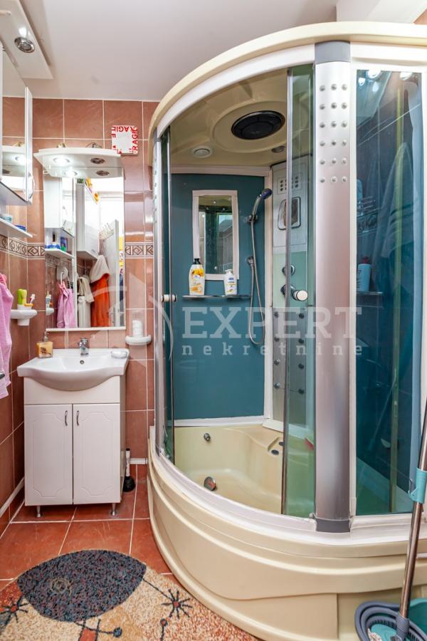 Slika 9 - Stan u zgradi, uknjižen, centralno grejanje, oglas ID p-013010