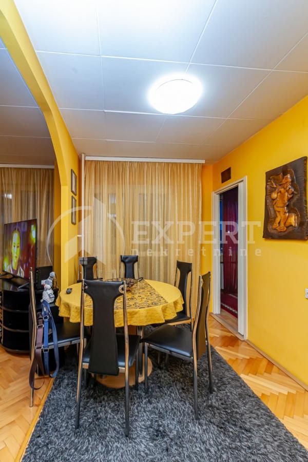 Slika 2 - Stan u zgradi, uknjižen, centralno grejanje, oglas ID p-013010