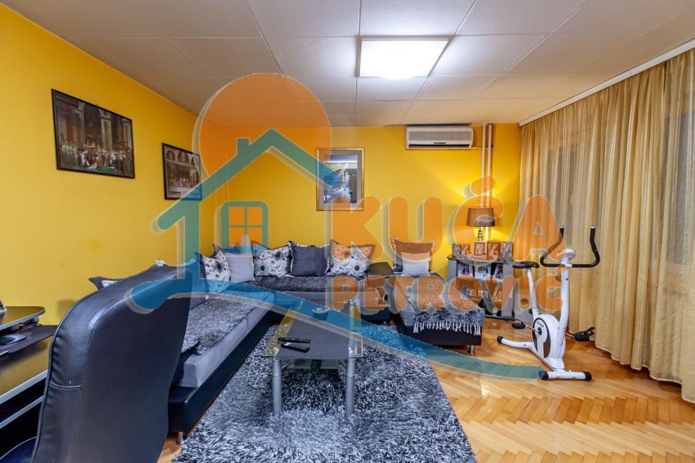 Glavna slika -Stan u zgradi, uknjižen, centralno grejanje, oglas ID p-013010