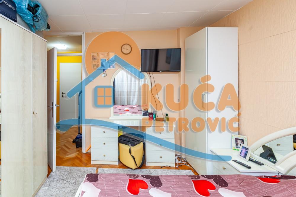 Slika 6 - Stan u zgradi, uknjižen, centralno grejanje, oglas ID p-013010