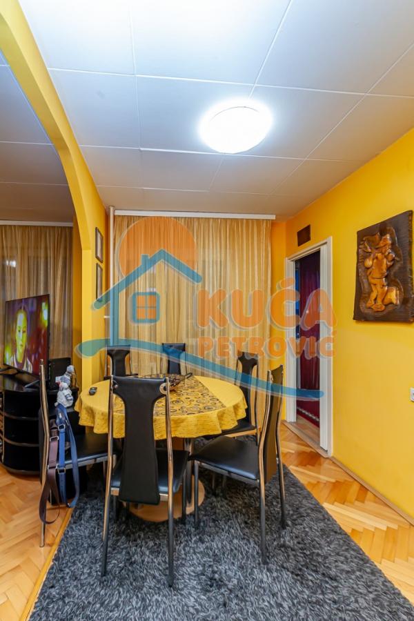 Slika 2 - Stan u zgradi, uknjižen, centralno grejanje, oglas ID p-013010