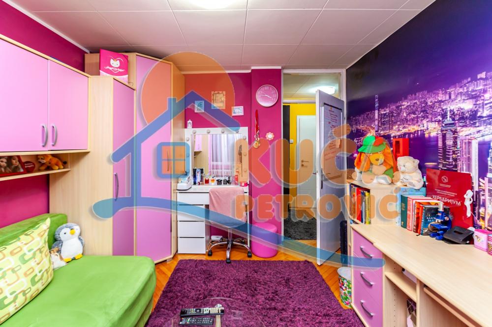 Slika 8 - Stan u zgradi, uknjižen, centralno grejanje, oglas ID p-013010