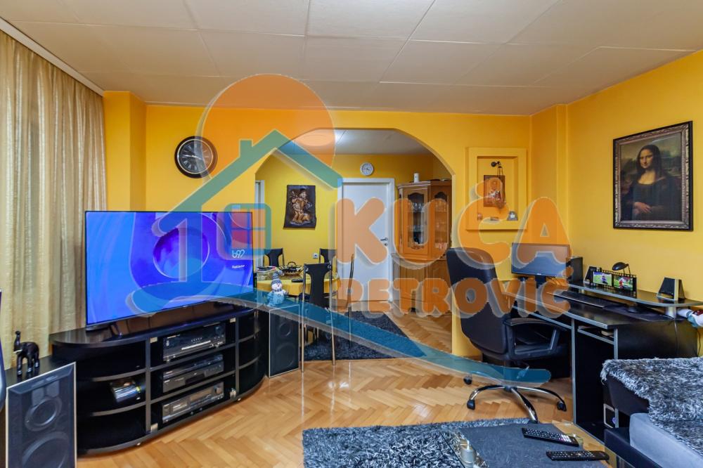 Slika 1 - Stan u zgradi, uknjižen, centralno grejanje, oglas ID p-013010