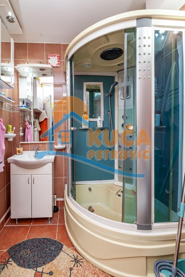 Slika 9 - Stan u zgradi, uknjižen, centralno grejanje, oglas ID p-013010