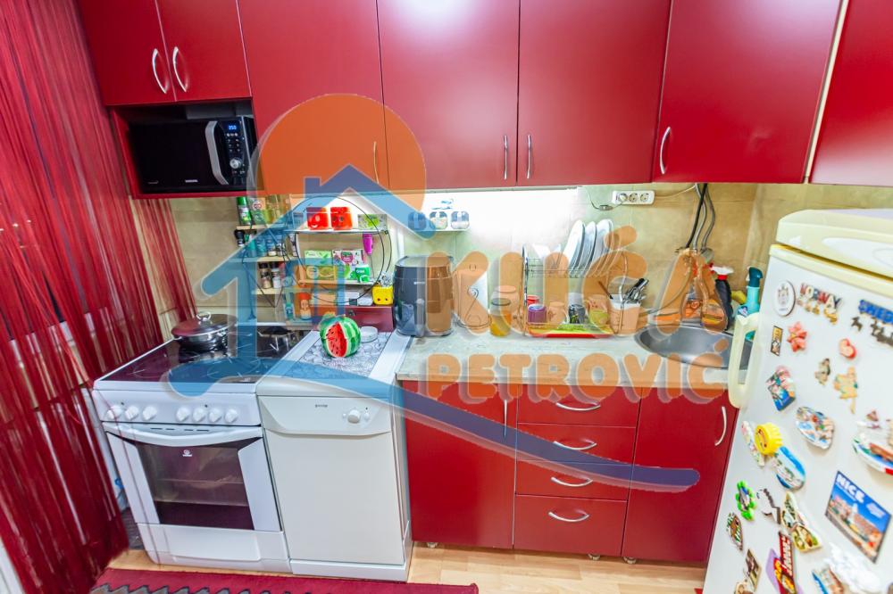 Slika 3 - Stan u zgradi, uknjižen, centralno grejanje, oglas ID p-013010