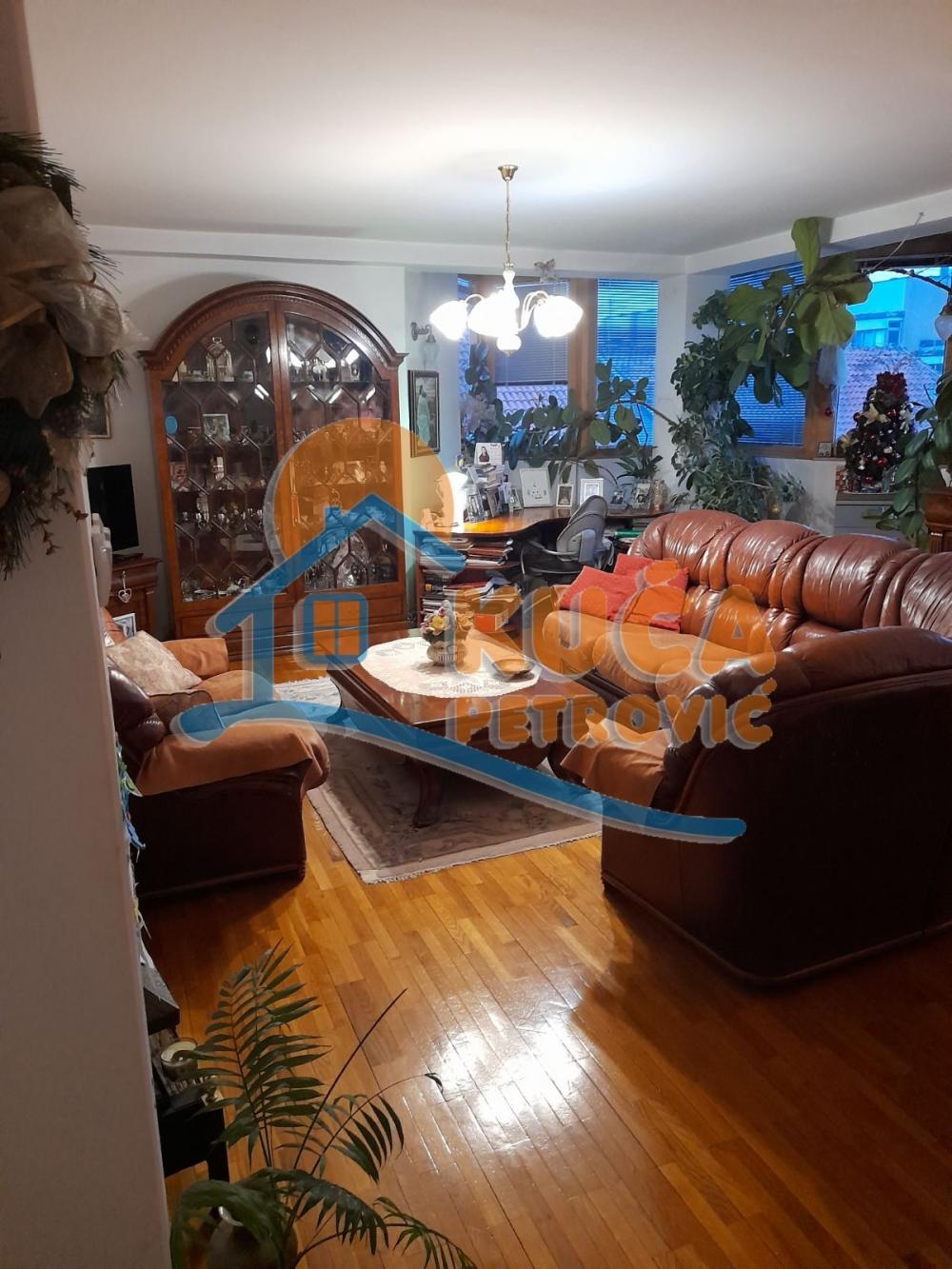 Slika 1 - Stan u zgradi, uknjižen, centralno grejanje, oglas ID p-013009