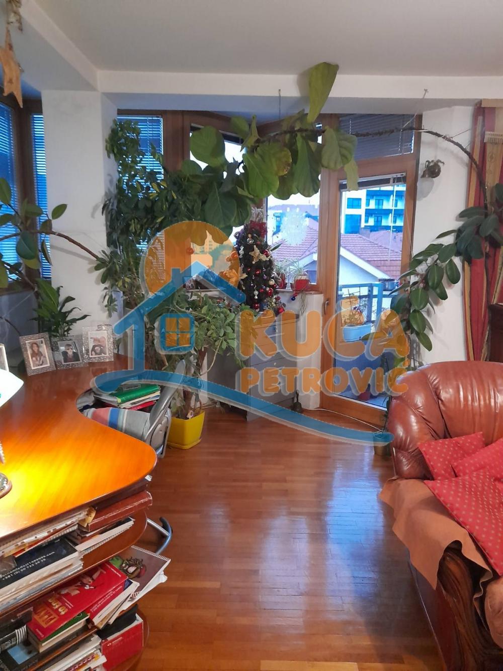 Slika 5 - Stan u zgradi, uknjižen, centralno grejanje, oglas ID p-013009