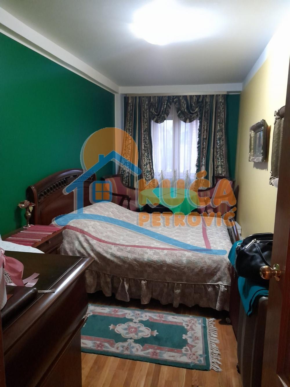 Slika 8 - Stan u zgradi, uknjižen, centralno grejanje, oglas ID p-013009