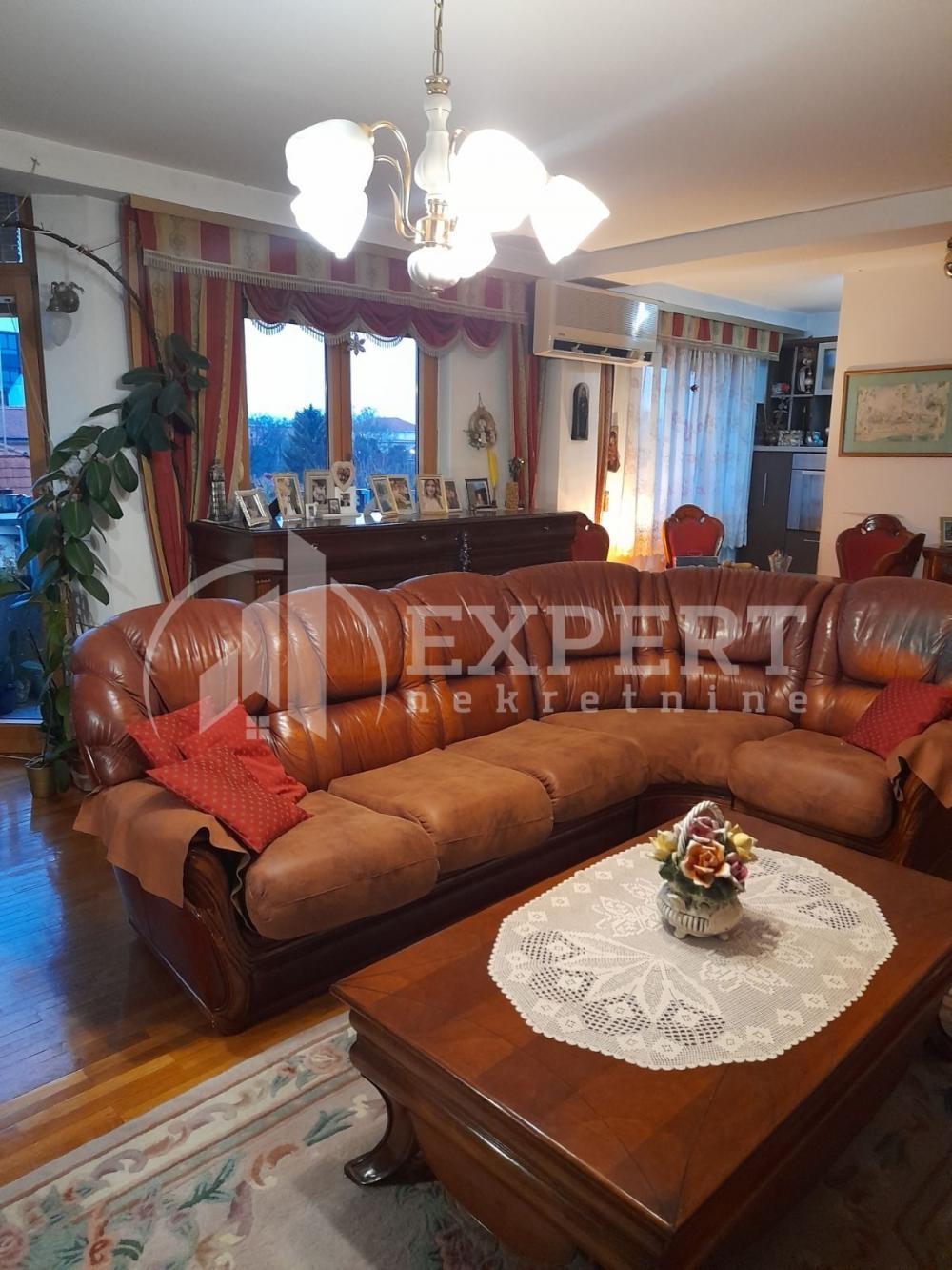 Glavna slika -Stan u zgradi, uknjižen, centralno grejanje, oglas ID p-013009