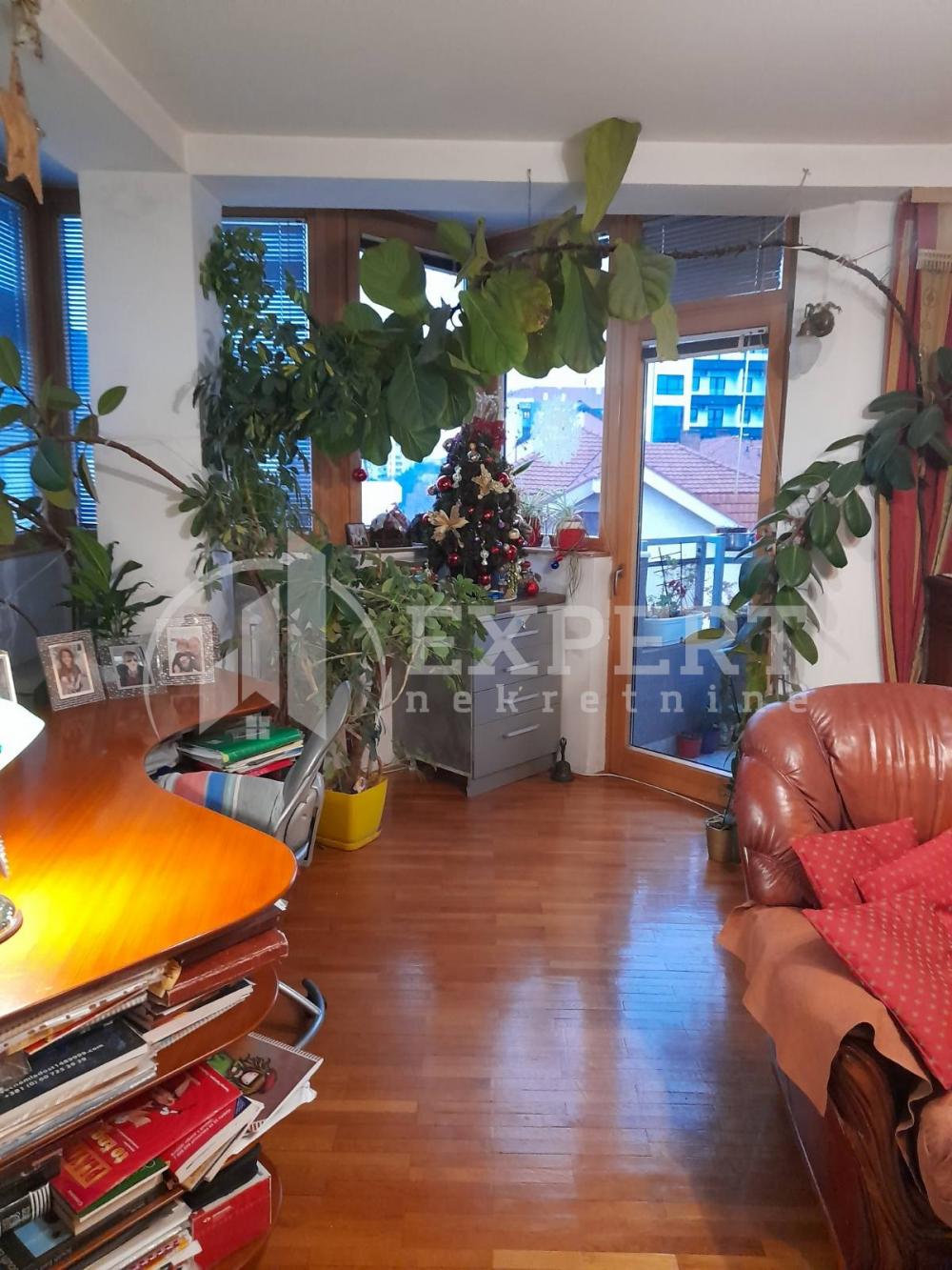 Slika 5 - Stan u zgradi, uknjižen, centralno grejanje, oglas ID p-013009