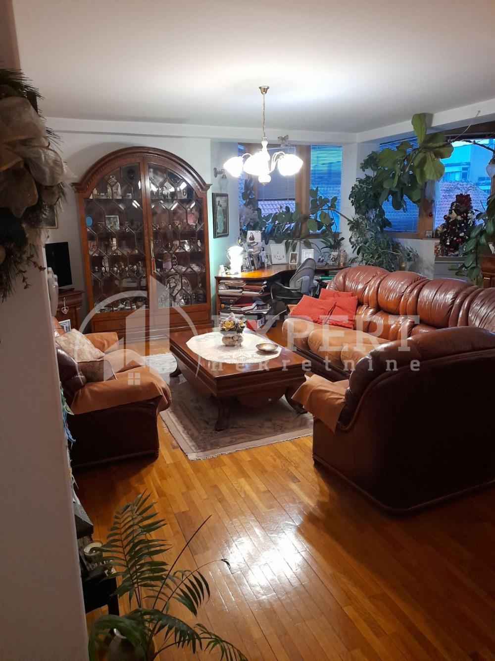 Slika 1 - Stan u zgradi, uknjižen, centralno grejanje, oglas ID p-013009