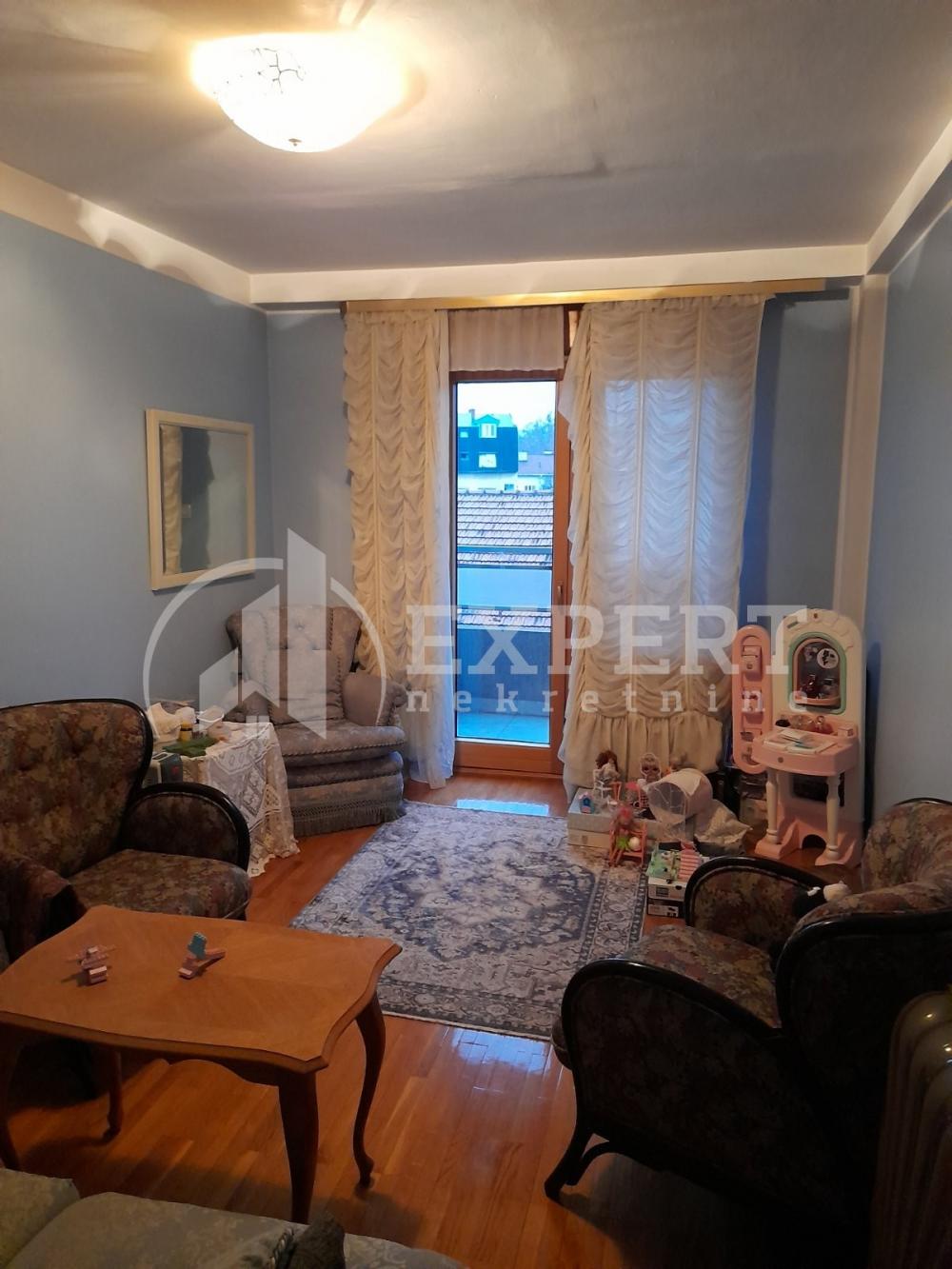 Slika 4 - Stan u zgradi, uknjižen, centralno grejanje, oglas ID p-013009