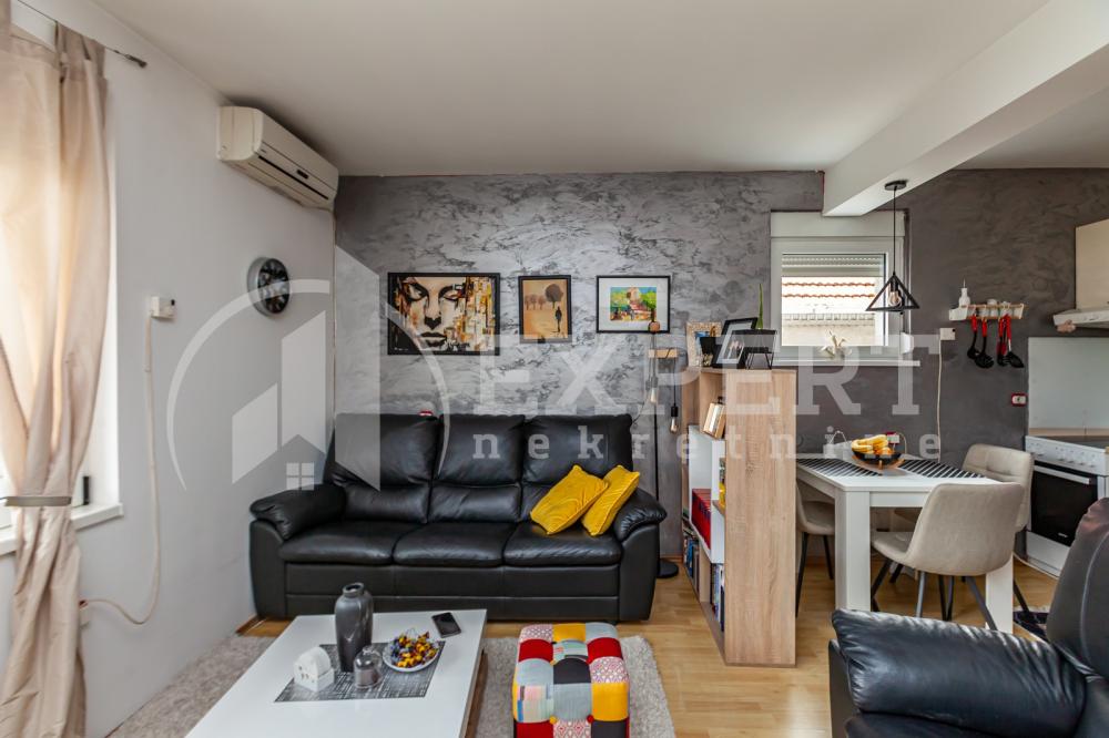 Slika 1 - Stan u zgradi, uknjižen, grejanje na struju, oglas ID p-013072