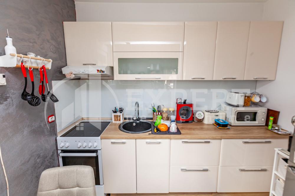 Slika 4 - Stan u zgradi, uknjižen, grejanje na struju, oglas ID p-013072