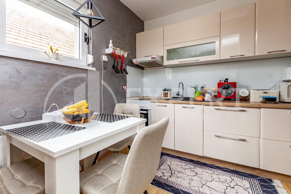 Slika 3 - Stan u zgradi, uknjižen, grejanje na struju, oglas ID p-013072