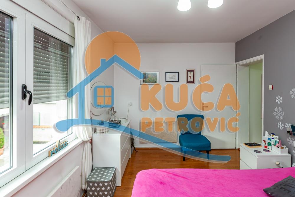 Slika 8 - Stan u zgradi, uknjižen, grejanje na struju, oglas ID p-013072