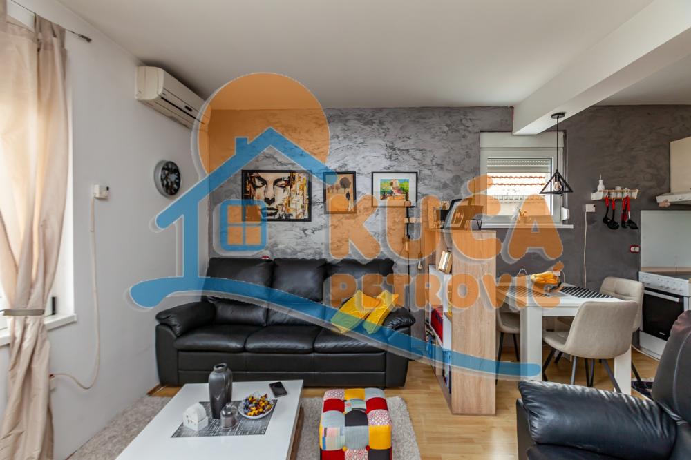 Slika 1 - Stan u zgradi, uknjižen, grejanje na struju, oglas ID p-013072