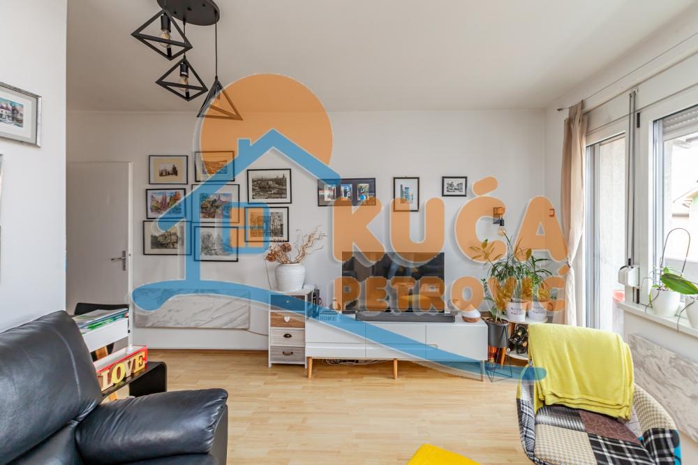 Slika 5 - Stan u zgradi, uknjižen, grejanje na struju, oglas ID p-013072