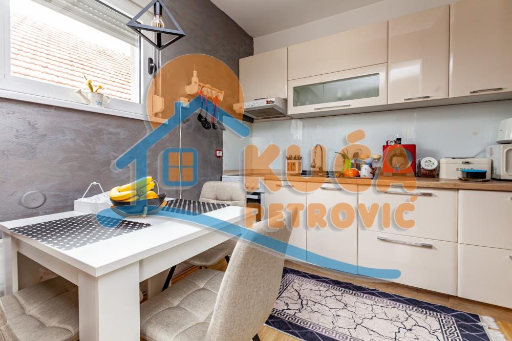 Slika 3 - Stan u zgradi, uknjižen, grejanje na struju, oglas ID p-013072