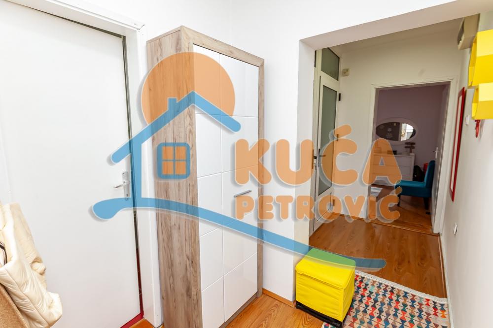 Slika 6 - Stan u zgradi, uknjižen, grejanje na struju, oglas ID p-013072