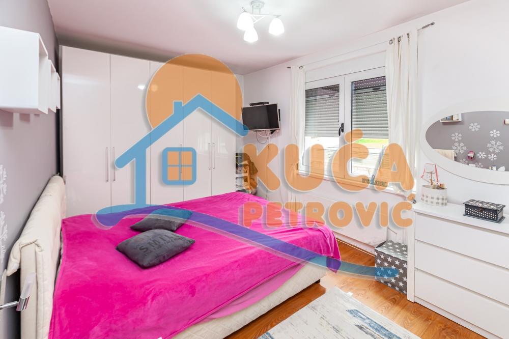 Slika 7 - Stan u zgradi, uknjižen, grejanje na struju, oglas ID p-013072