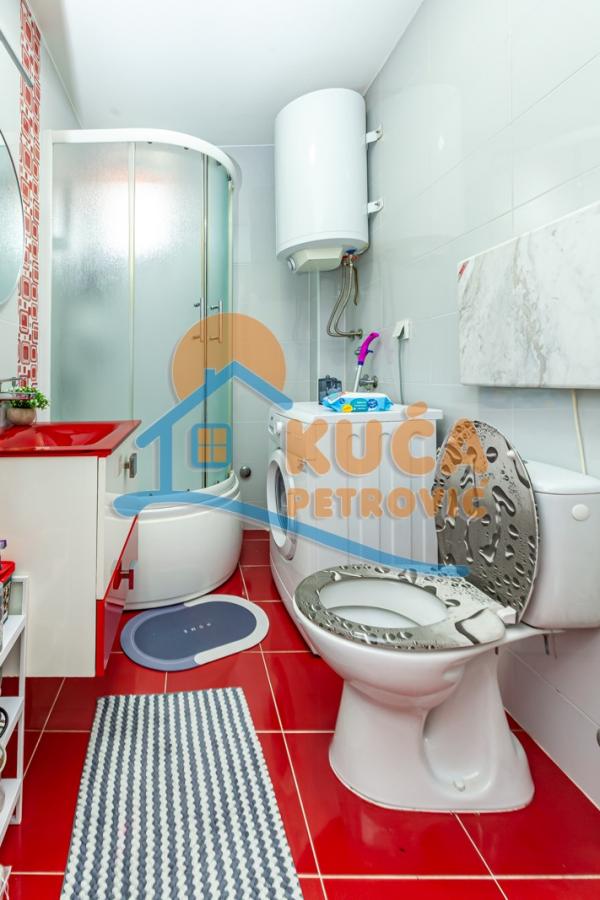 Slika 9 - Stan u zgradi, uknjižen, grejanje na struju, oglas ID p-013072