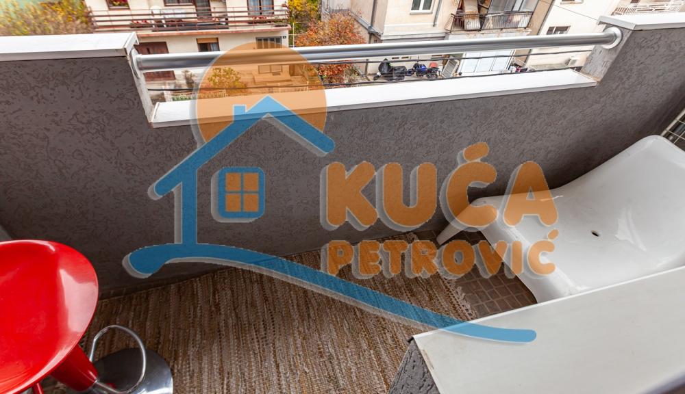 Slika 10 - Stan u zgradi, uknjižen, grejanje na struju, oglas ID p-013072