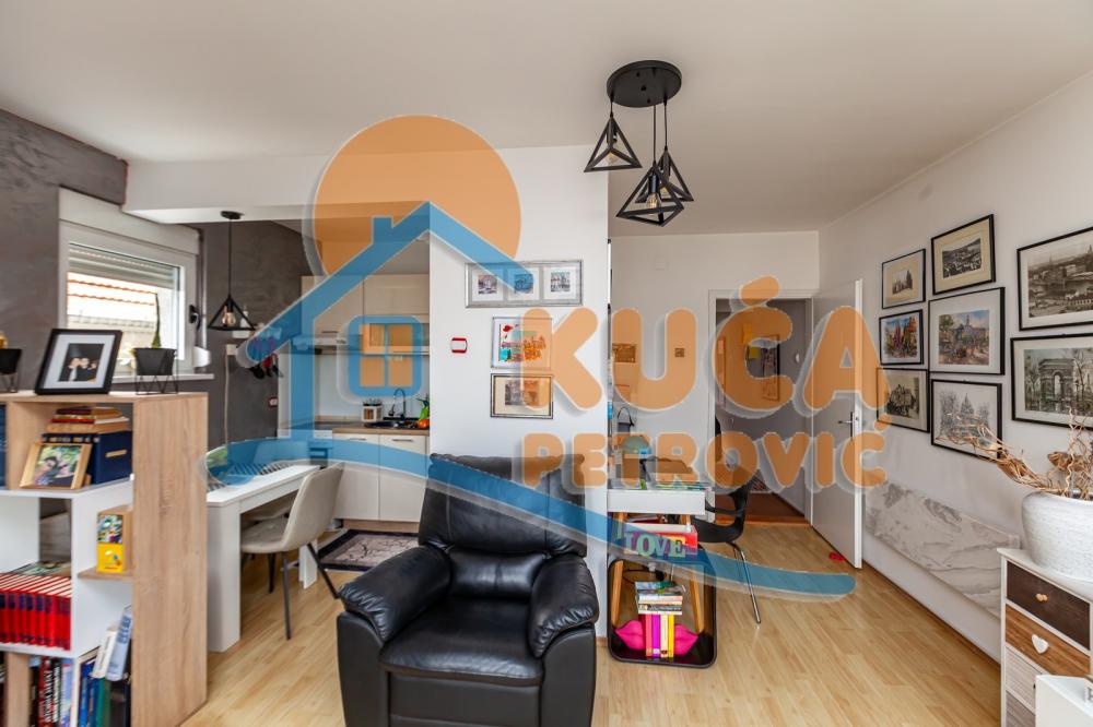 Slika 2 - Stan u zgradi, uknjižen, grejanje na struju, oglas ID p-013072