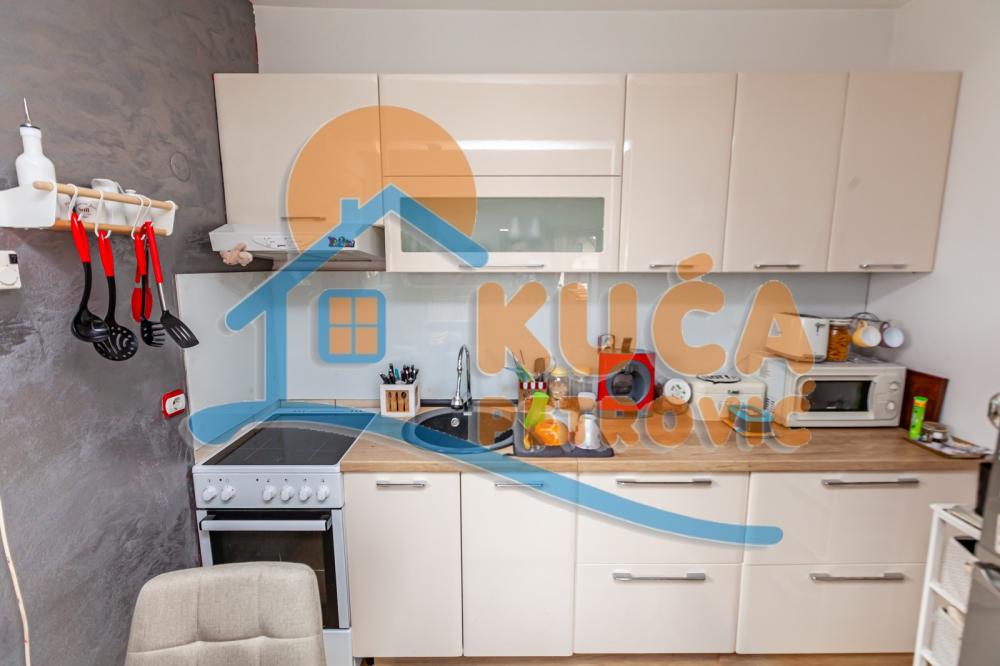 Slika 4 - Stan u zgradi, uknjižen, grejanje na struju, oglas ID p-013072