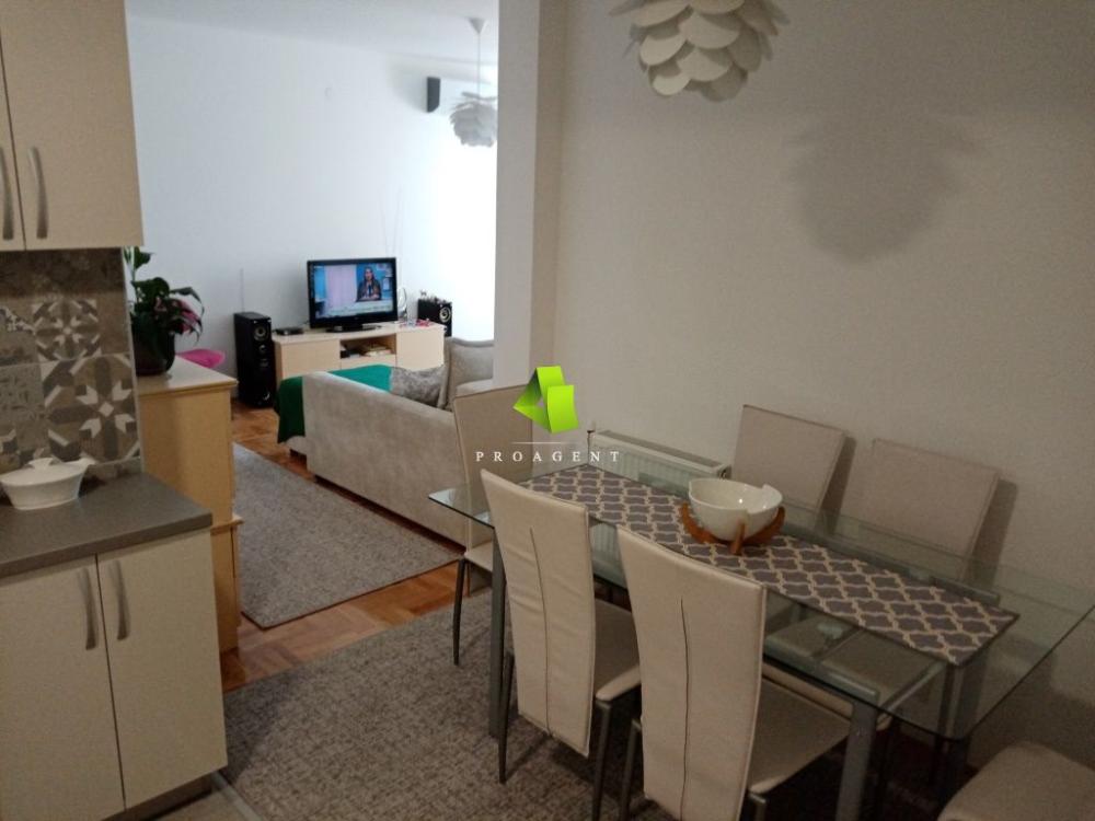 Slika 8 - Odličan trosoban sa stvarima u centru ID#5943