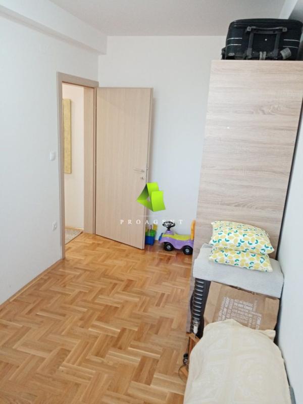 Slika 11 - Odličan trosoban sa stvarima u centru ID#5943