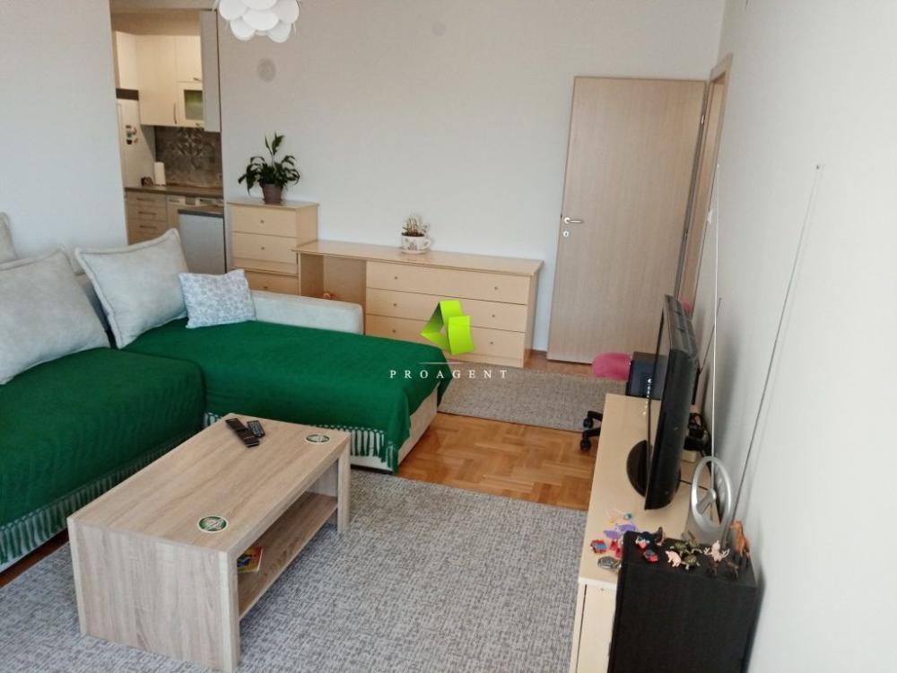 Glavna slika -Odličan trosoban sa stvarima u centru ID#5943