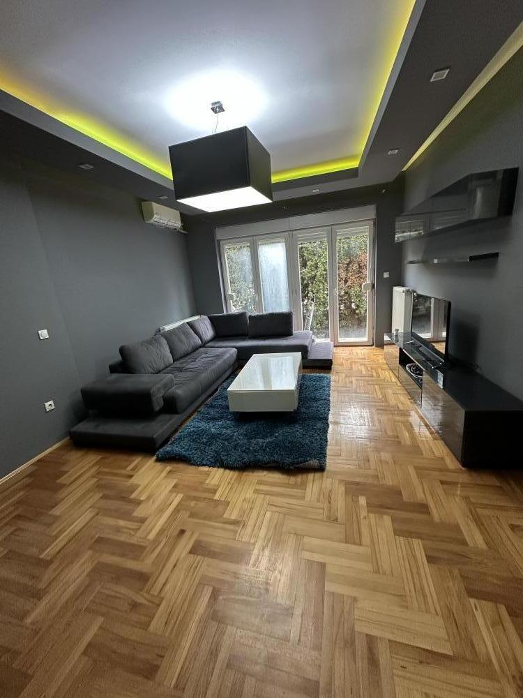 Slika 0 - Stan sa dvorištem | EKSLUZIVNA LOKACIJA 