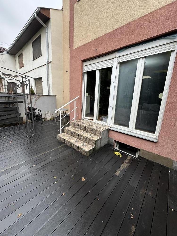 Slika 2 - Stan sa dvorištem | EKSLUZIVNA LOKACIJA 