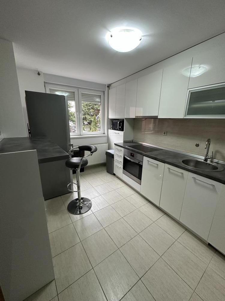 Slika 5 - Stan sa dvorištem | EKSLUZIVNA LOKACIJA 