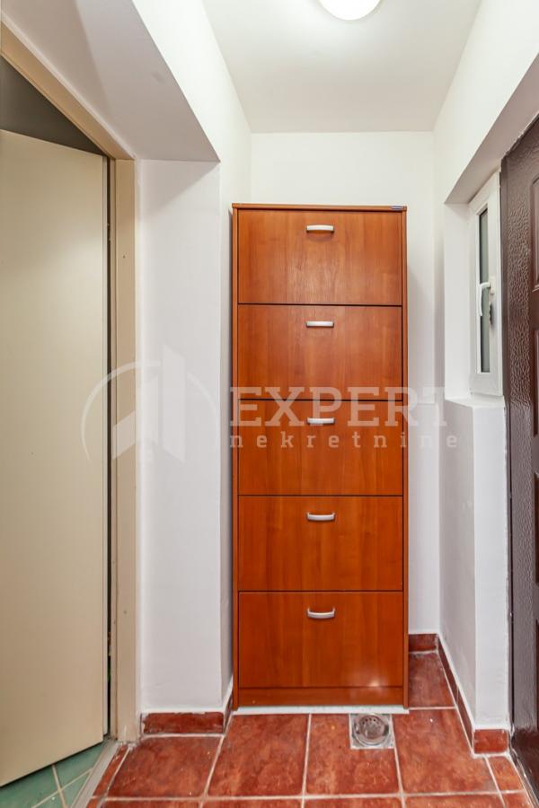 Slika 7 - Stan u zgradi, uknjižen, grejanje na struju, oglas ID p-013135