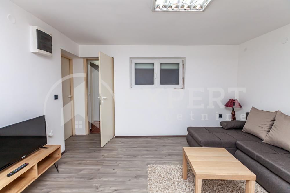 Slika 1 - Stan u zgradi, uknjižen, grejanje na struju, oglas ID p-013135