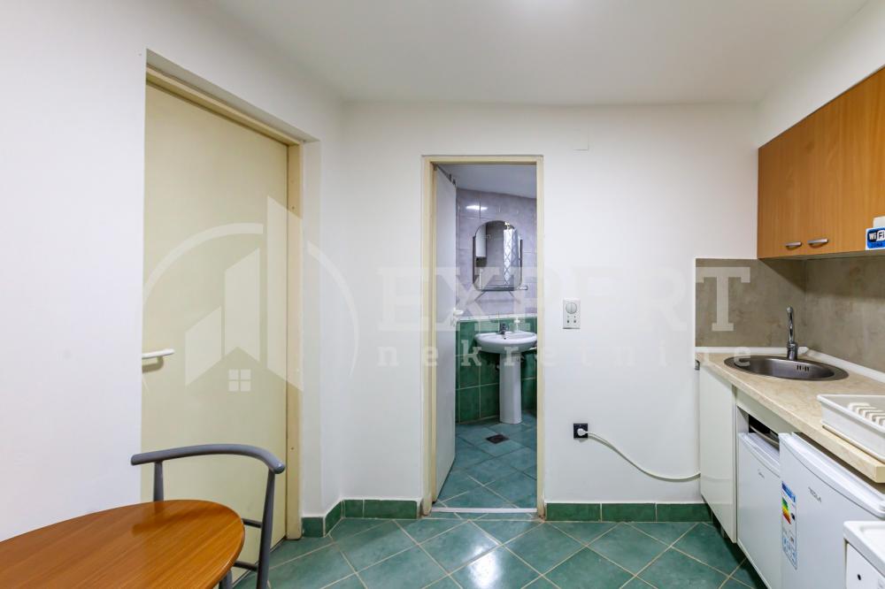 Slika 6 - Stan u zgradi, uknjižen, grejanje na struju, oglas ID p-013135