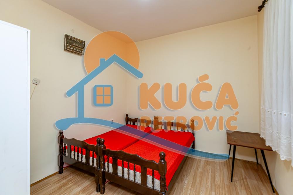 Slika 3 - Stan u zgradi, uknjižen, etažno grejanje, oglas ID p-013154