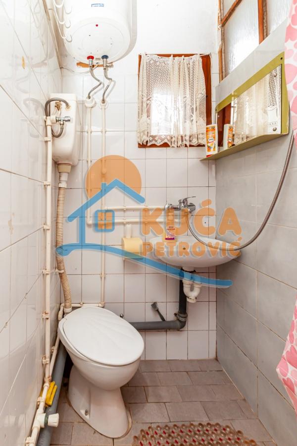 Slika 5 - Stan u zgradi, uknjižen, etažno grejanje, oglas ID p-013154