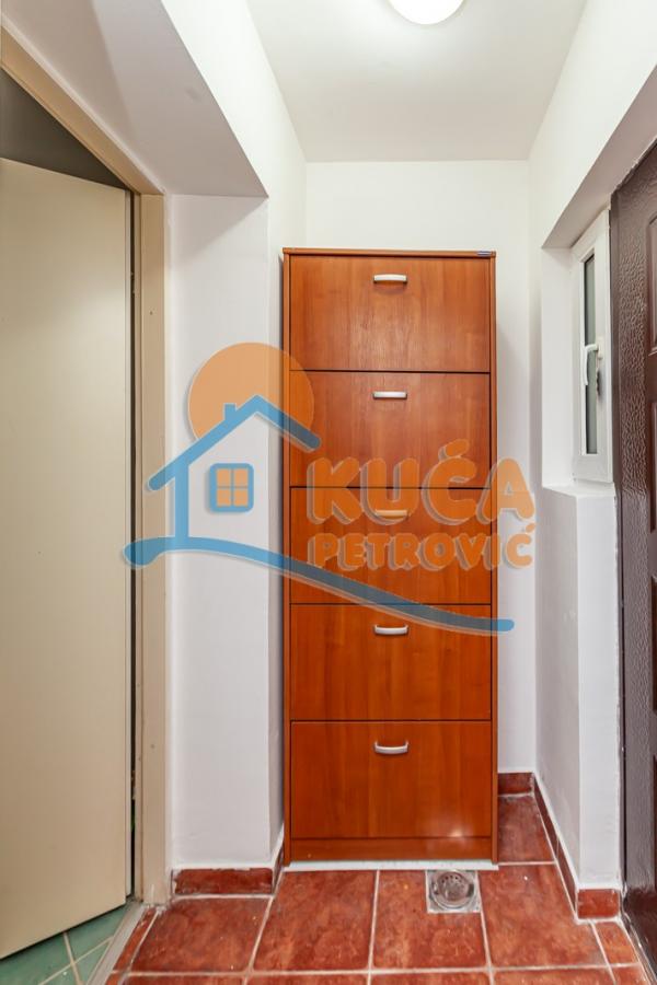 Slika 7 - Stan u zgradi, uknjižen, grejanje na struju, oglas ID p-013135