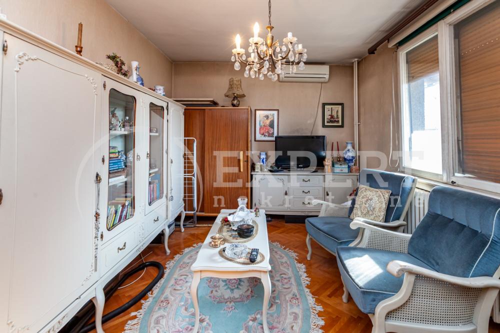 Slika 4 - Stan u zgradi, uknjižen, centralno grejanje, oglas ID p-06905