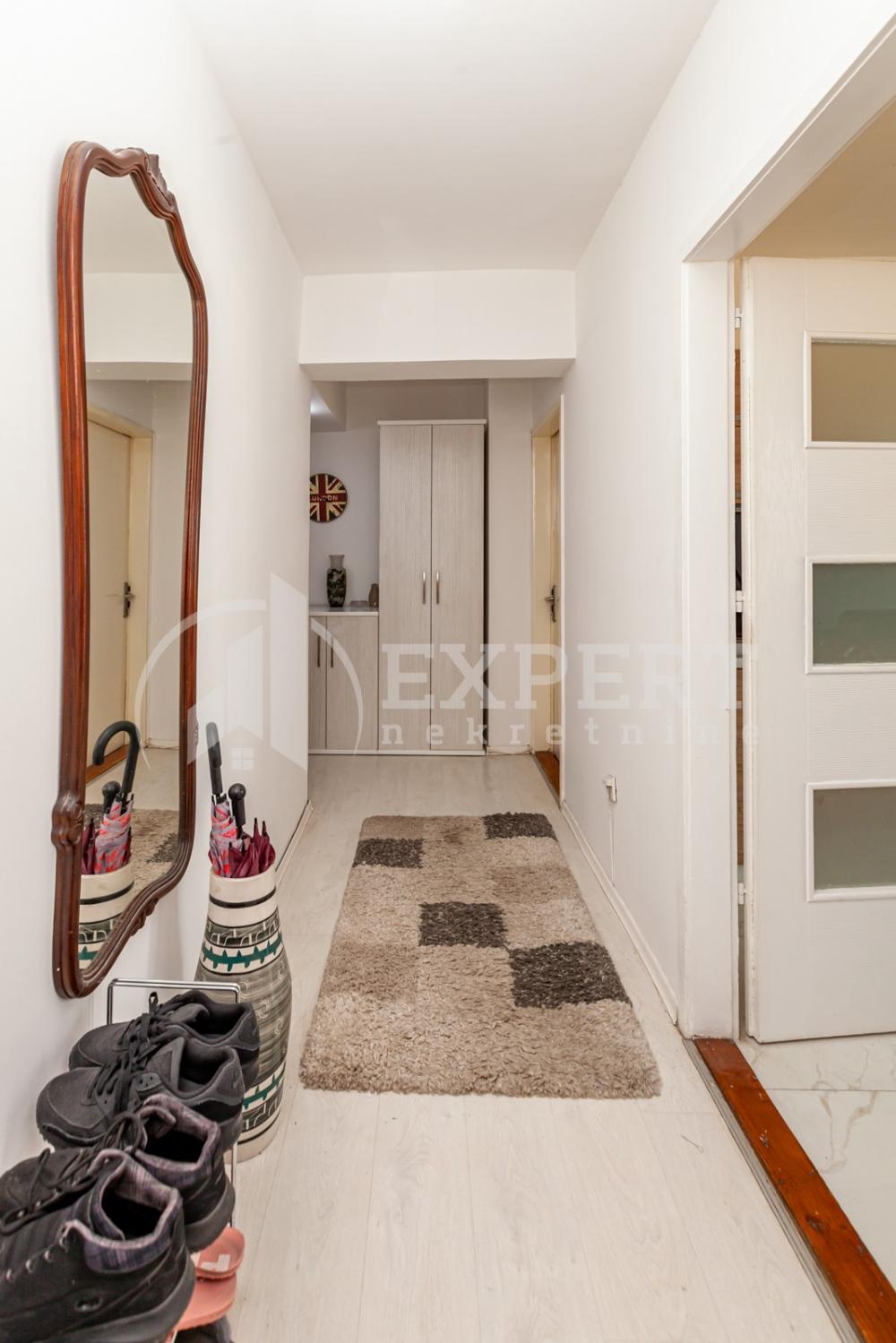 Slika 5 - Stan u zgradi, uknjižen, centralno grejanje, oglas ID p-06905