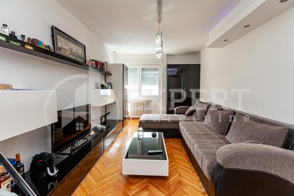 Slika 1 - Stan u zgradi, uknjižen, centralno grejanje, oglas ID p-06905