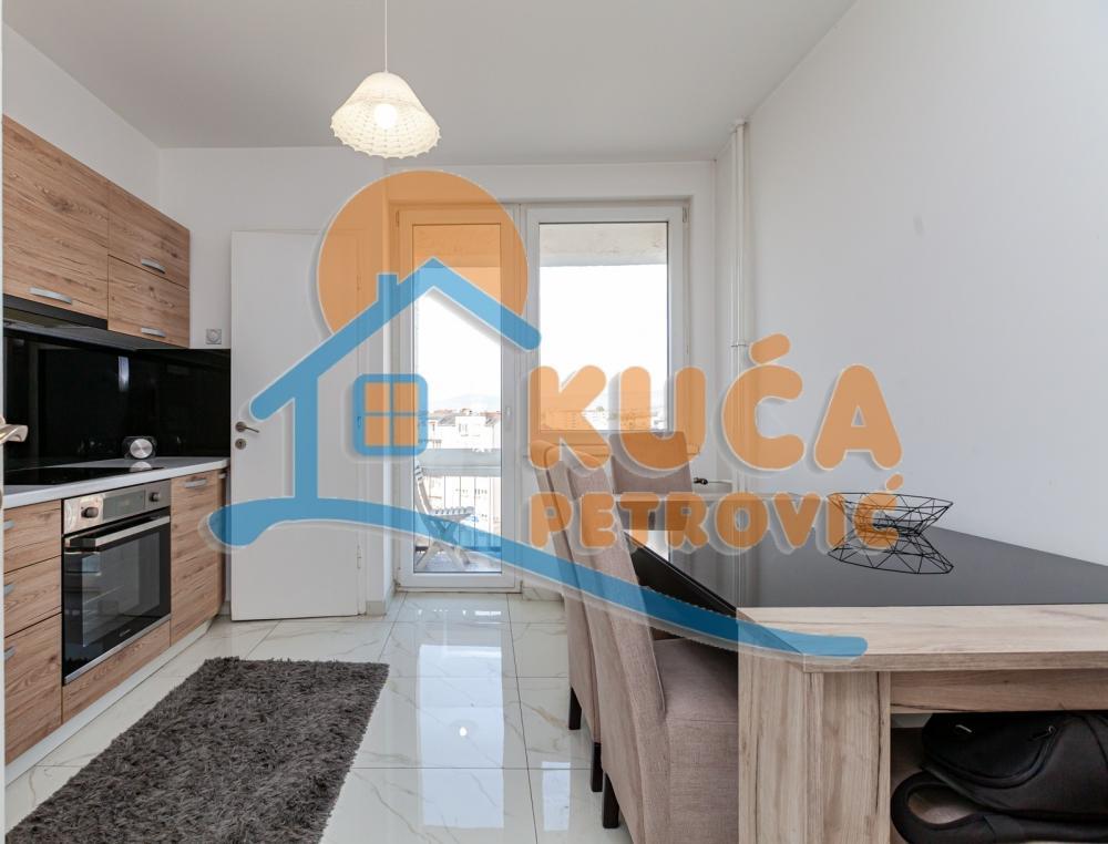 Glavna slika -Stan u zgradi, uknjižen, centralno grejanje, oglas ID p-06905