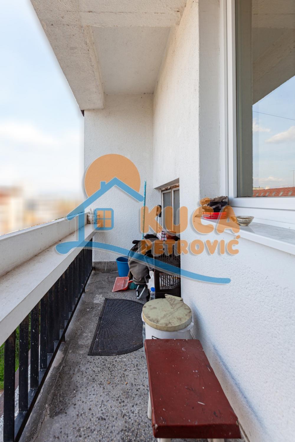 Slika 7 - Stan u zgradi, uknjižen, centralno grejanje, oglas ID p-06905