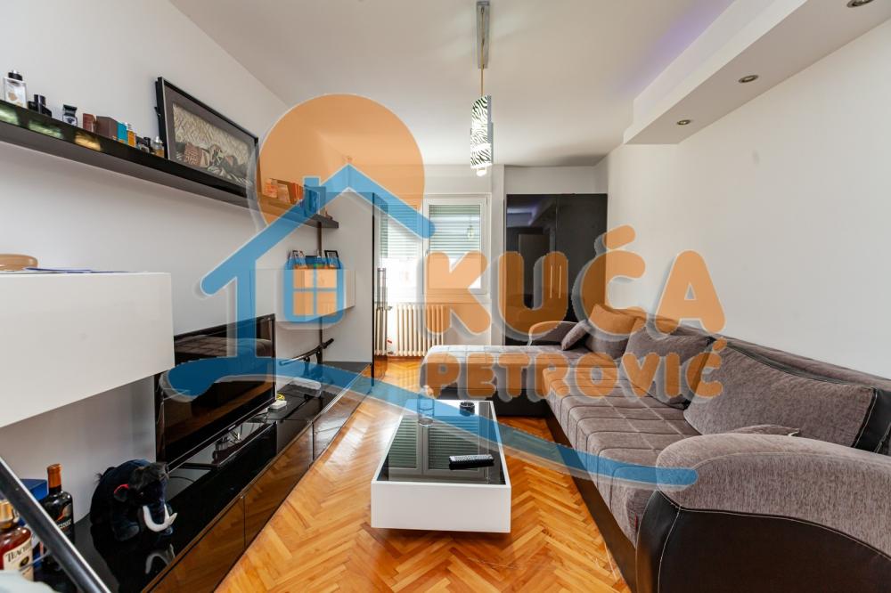 Slika 1 - Stan u zgradi, uknjižen, centralno grejanje, oglas ID p-06905